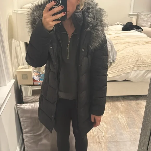 The north face size small puffer coat with fur hood. Excellent condition. - Picture 7 of 10